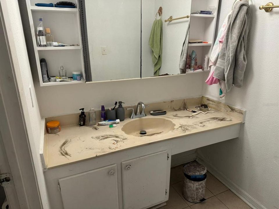 На продажу: $79,900 (1 спален, 1 ванн, 876 Квадратных фут)