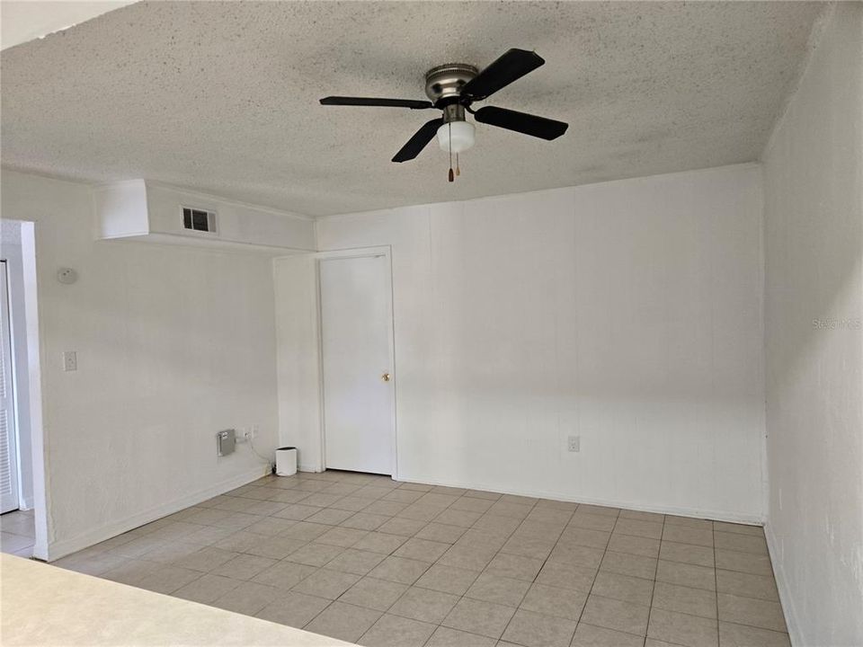 На продажу: $79,900 (1 спален, 1 ванн, 876 Квадратных фут)