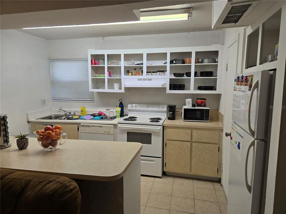 На продажу: $79,900 (1 спален, 1 ванн, 876 Квадратных фут)