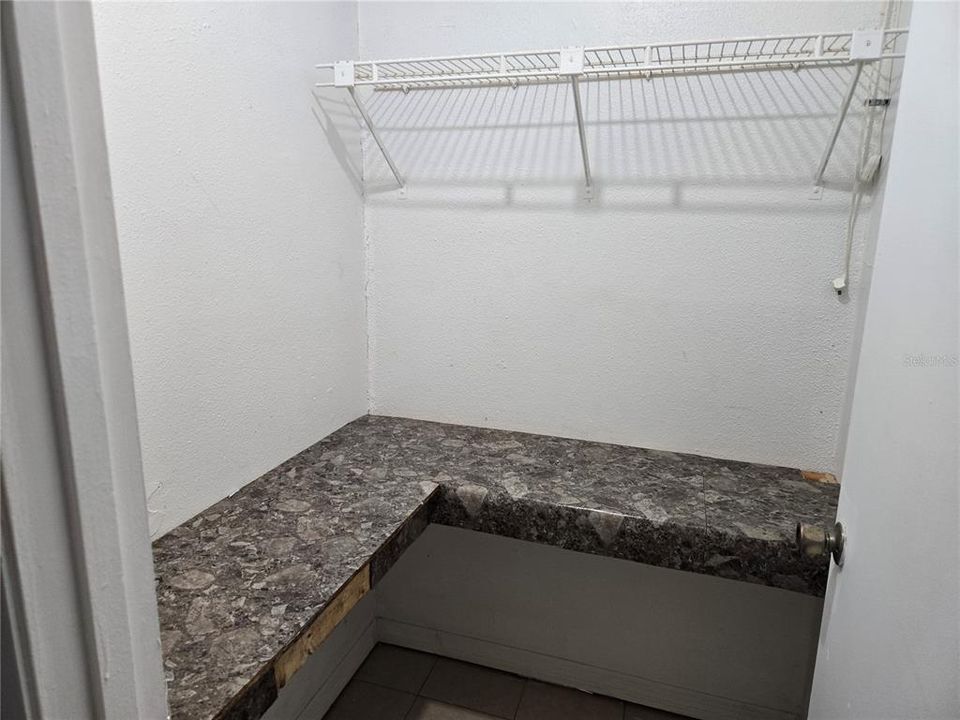 На продажу: $79,900 (1 спален, 1 ванн, 876 Квадратных фут)