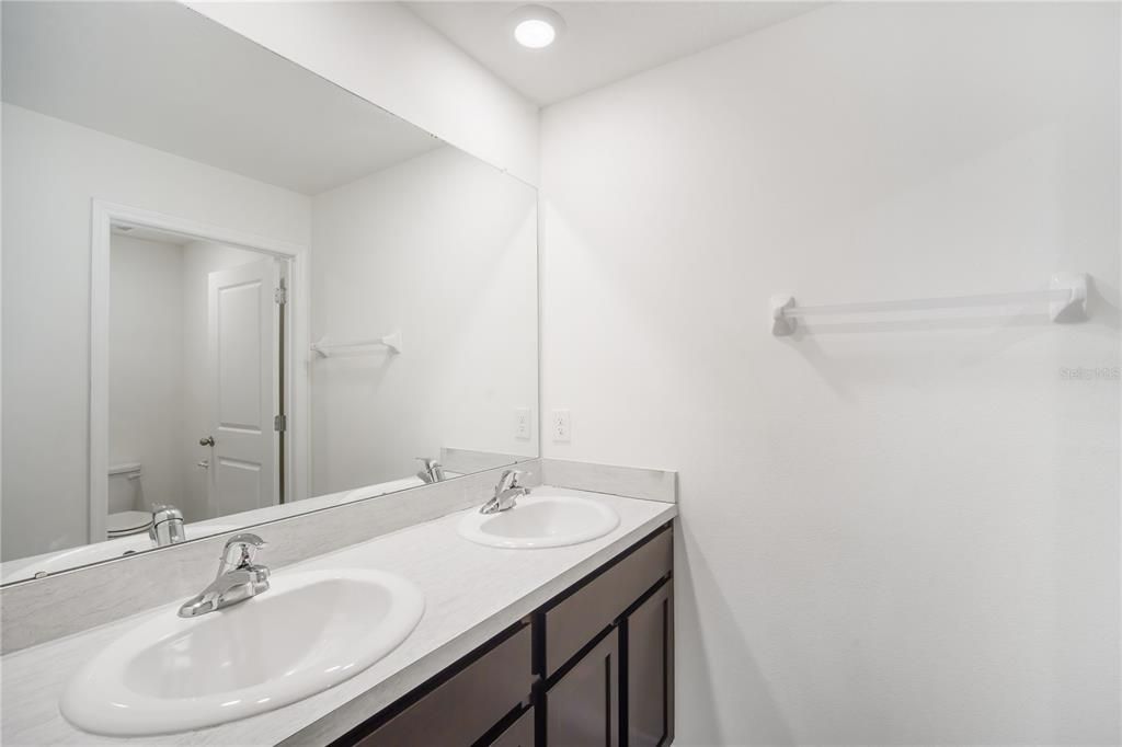 В аренду: $2,399 (5 спален, 3 ванн, 2605 Квадратных фут)