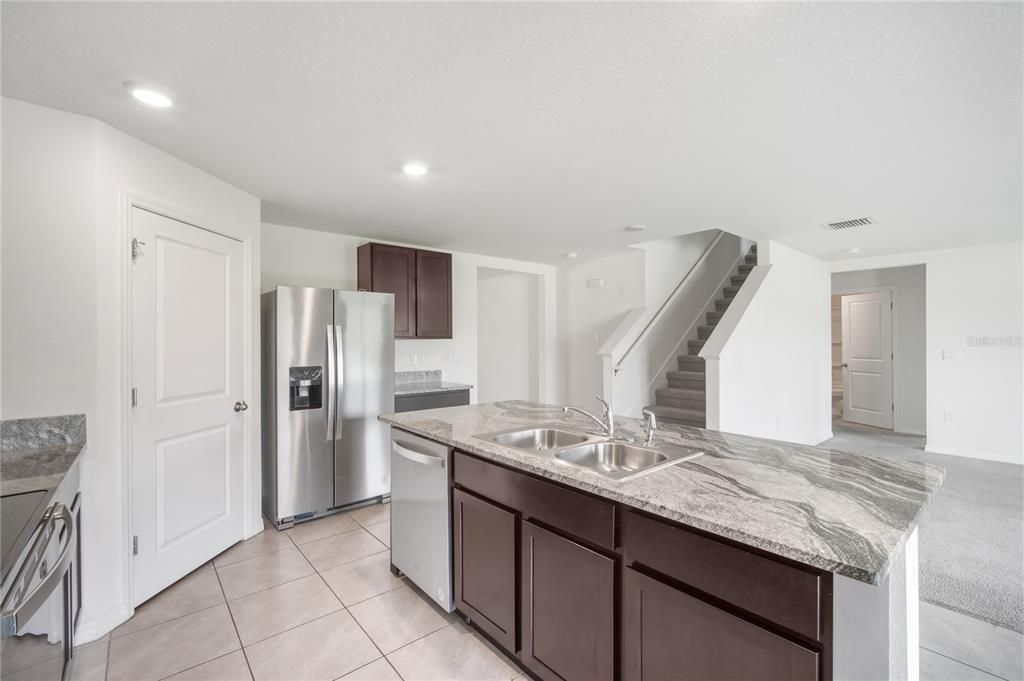 В аренду: $2,399 (5 спален, 3 ванн, 2605 Квадратных фут)