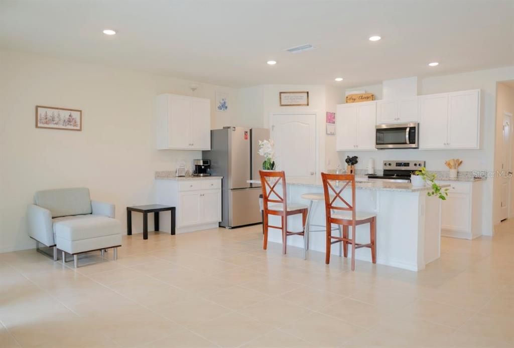 На продажу: $355,000 (4 спален, 2 ванн, 1830 Квадратных фут)