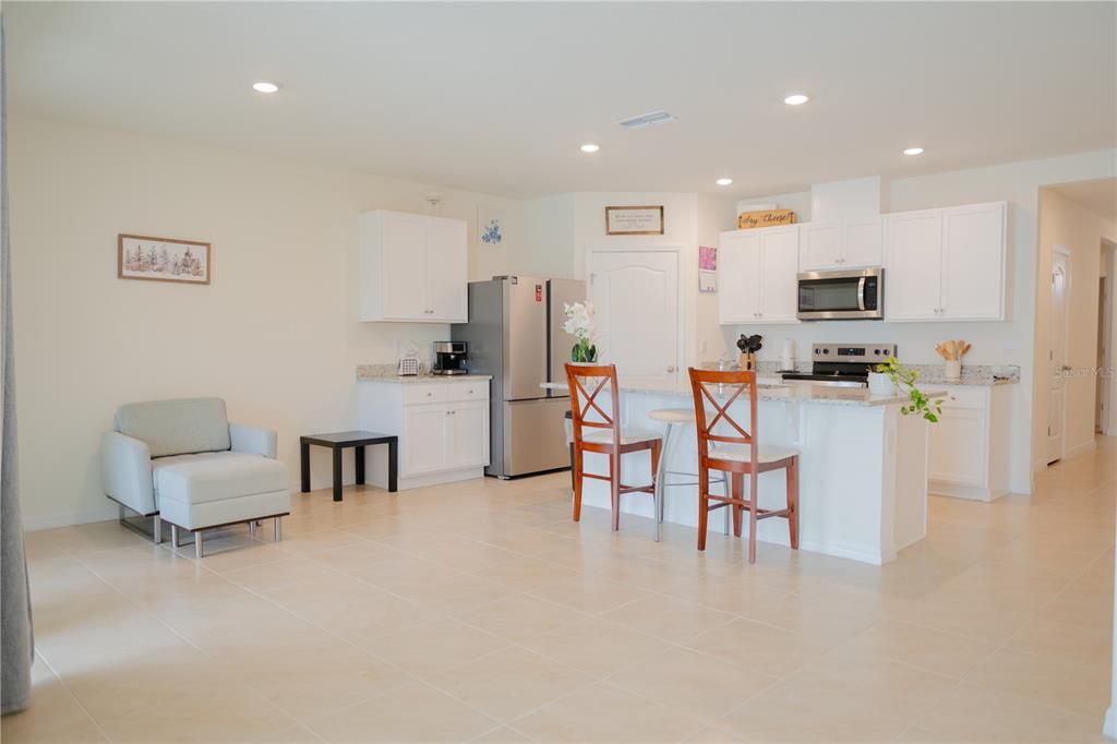 На продажу: $355,000 (4 спален, 2 ванн, 1830 Квадратных фут)