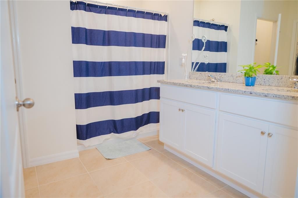 На продажу: $355,000 (4 спален, 2 ванн, 1830 Квадратных фут)