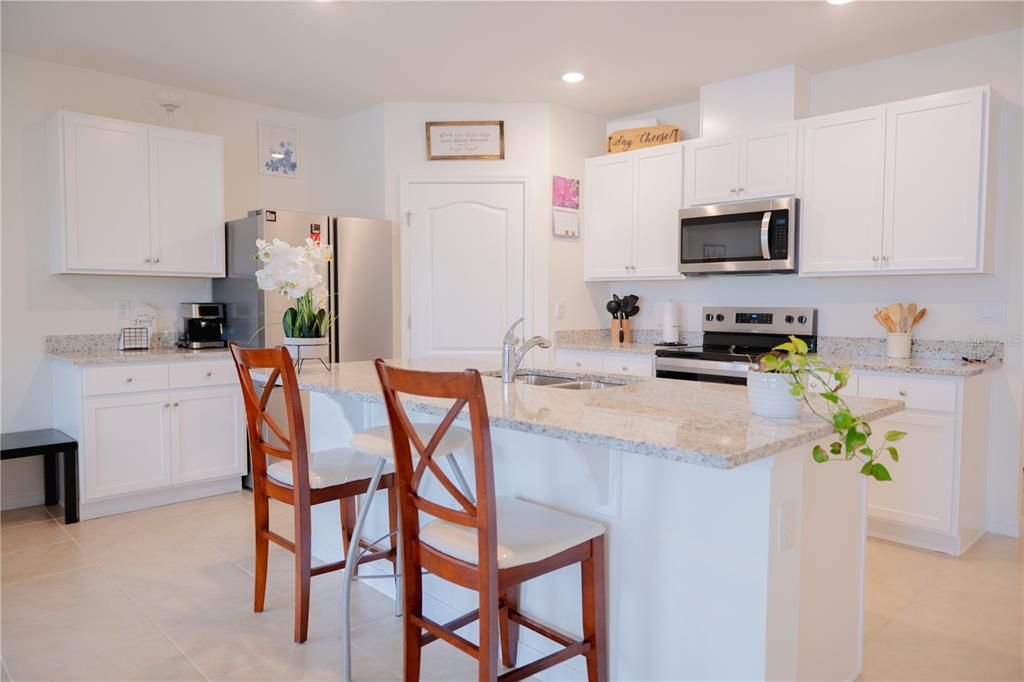 На продажу: $355,000 (4 спален, 2 ванн, 1830 Квадратных фут)