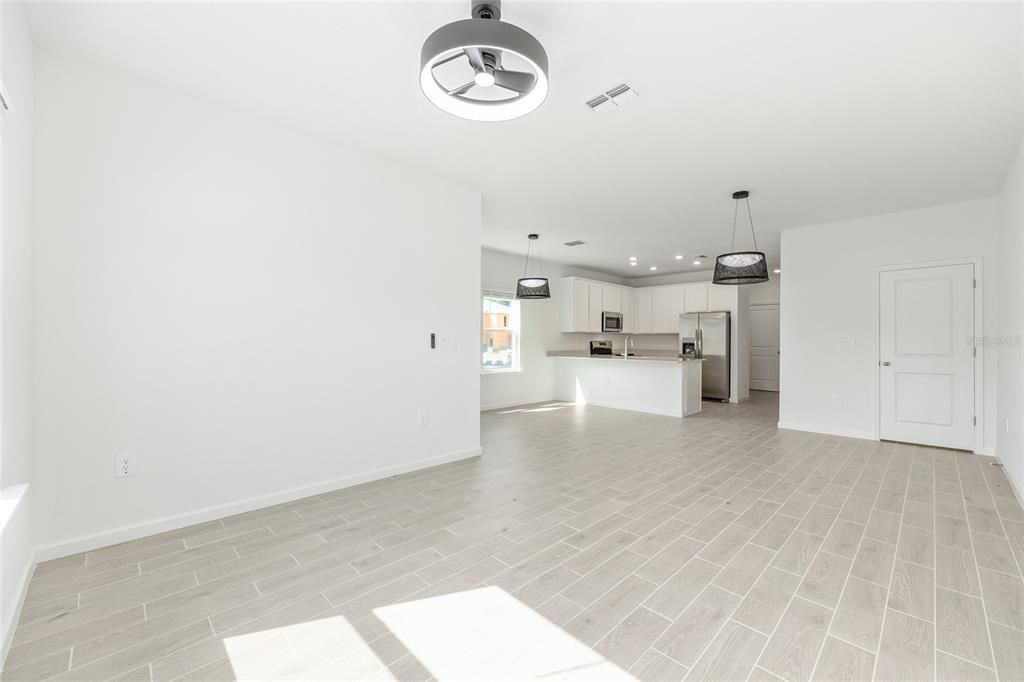 Active With Contract: $1,700 (3 beds, 2 baths, 1782 Square Feet)