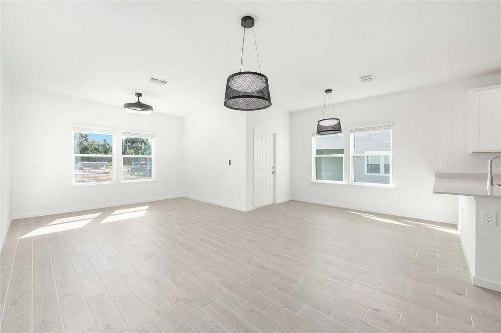Active With Contract: $1,700 (3 beds, 2 baths, 1782 Square Feet)