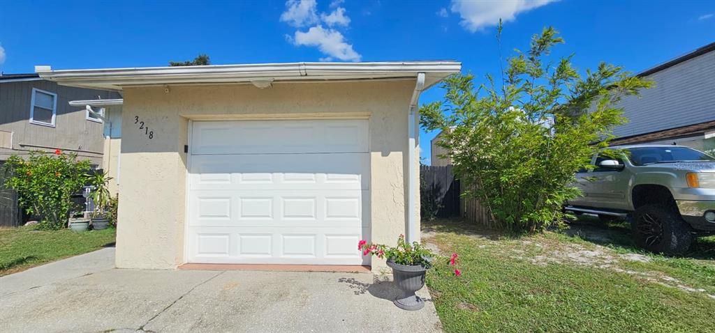 Под контрактом: $199,900 (2 спален, 1 ванн, 904 Квадратных фут)