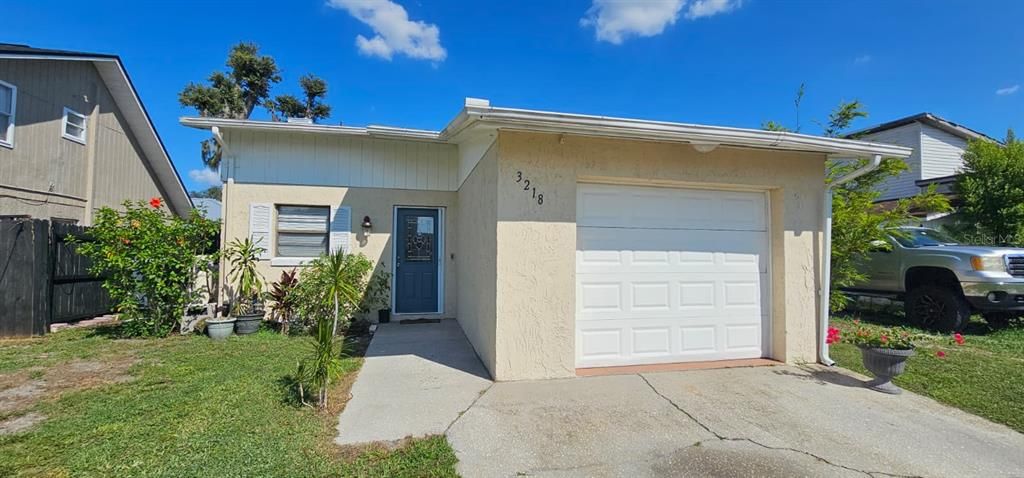 Под контрактом: $199,900 (2 спален, 1 ванн, 904 Квадратных фут)