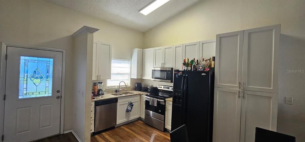 Под контрактом: $199,900 (2 спален, 1 ванн, 904 Квадратных фут)