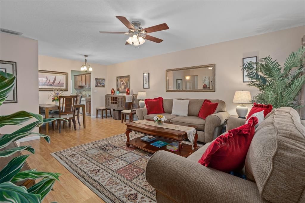 Active With Contract: $159,900 (2 beds, 2 baths, 870 Square Feet)