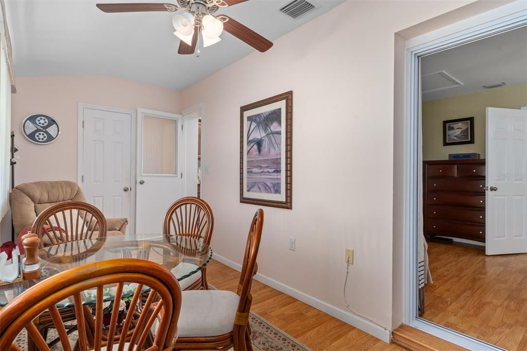 Active With Contract: $159,900 (2 beds, 2 baths, 870 Square Feet)