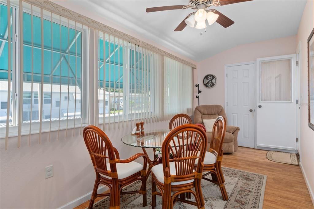 Active With Contract: $159,900 (2 beds, 2 baths, 870 Square Feet)