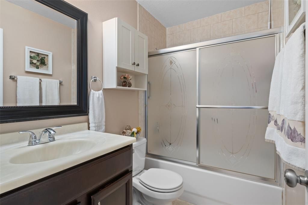 Active With Contract: $159,900 (2 beds, 2 baths, 870 Square Feet)