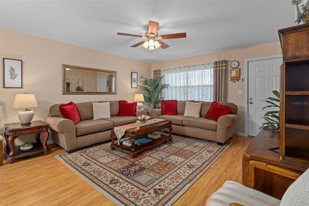 Active With Contract: $159,900 (2 beds, 2 baths, 870 Square Feet)