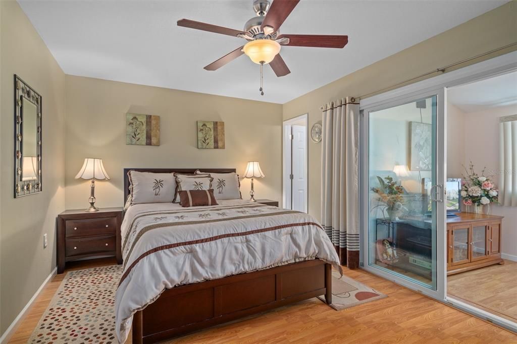 Active With Contract: $159,900 (2 beds, 2 baths, 870 Square Feet)