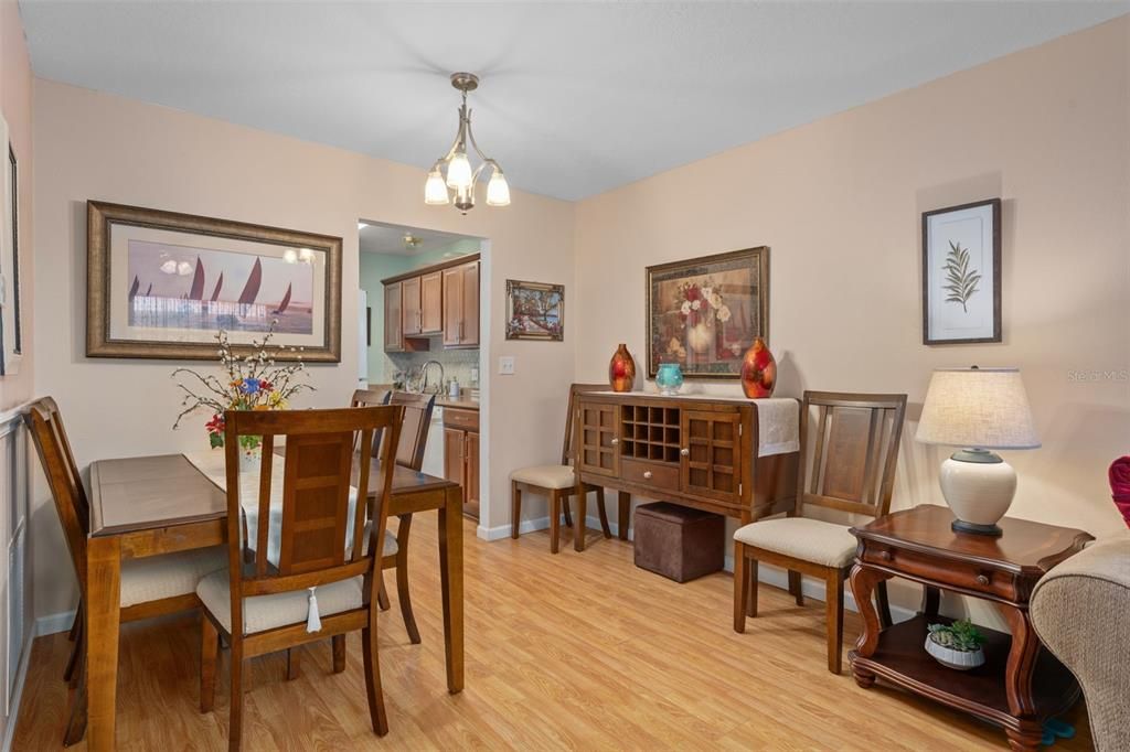 Active With Contract: $159,900 (2 beds, 2 baths, 870 Square Feet)