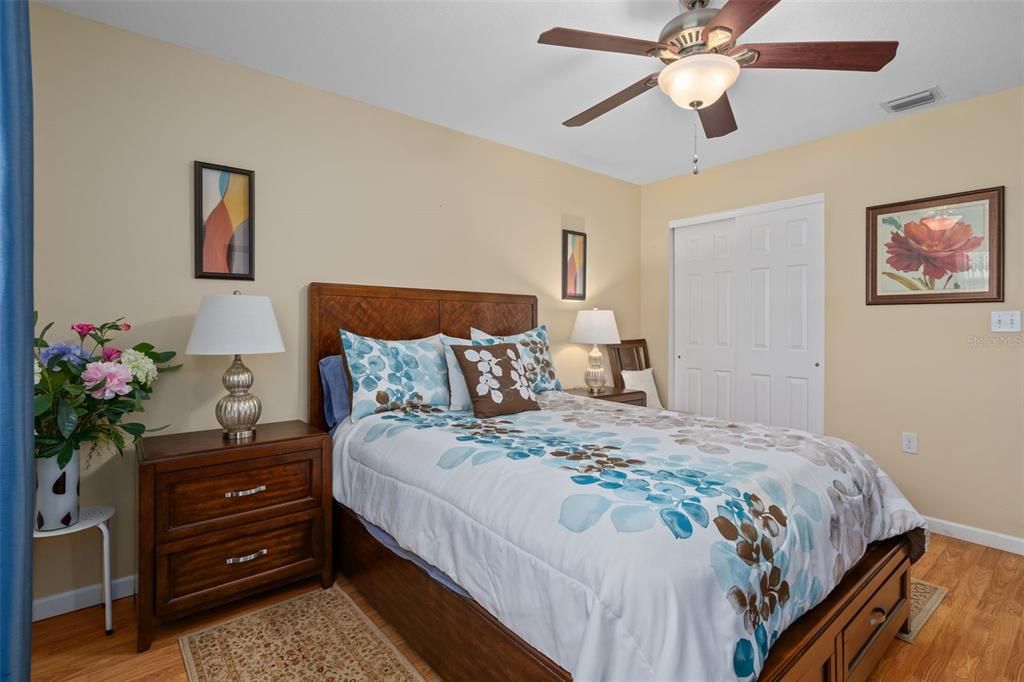 Active With Contract: $159,900 (2 beds, 2 baths, 870 Square Feet)