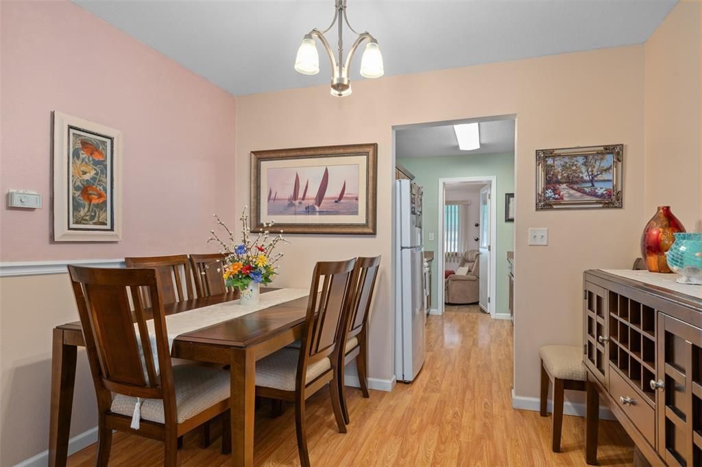 Active With Contract: $159,900 (2 beds, 2 baths, 870 Square Feet)