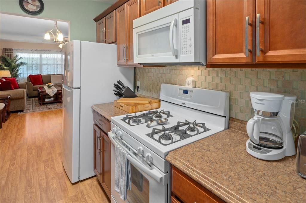 Active With Contract: $159,900 (2 beds, 2 baths, 870 Square Feet)