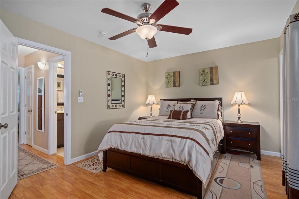 Active With Contract: $159,900 (2 beds, 2 baths, 870 Square Feet)