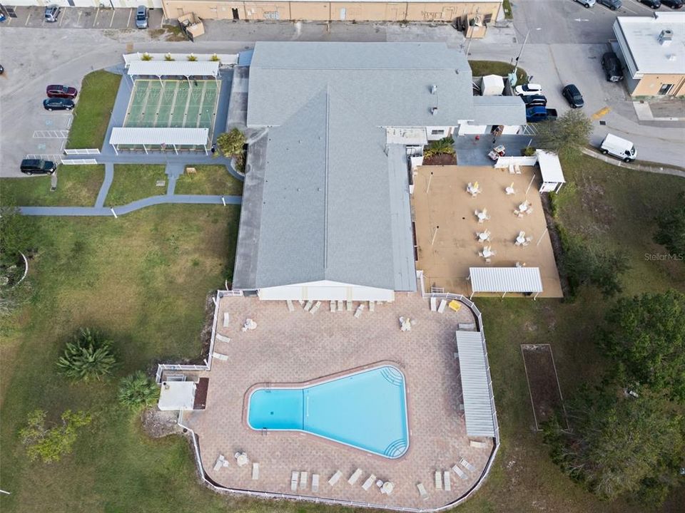 Active With Contract: $159,900 (2 beds, 2 baths, 870 Square Feet)