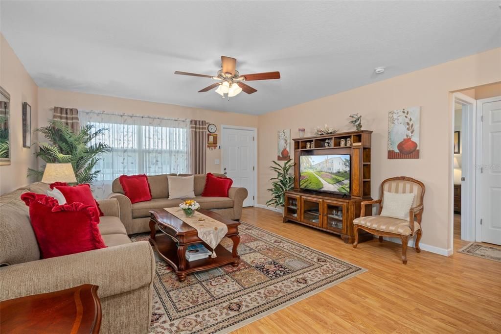 Active With Contract: $159,900 (2 beds, 2 baths, 870 Square Feet)