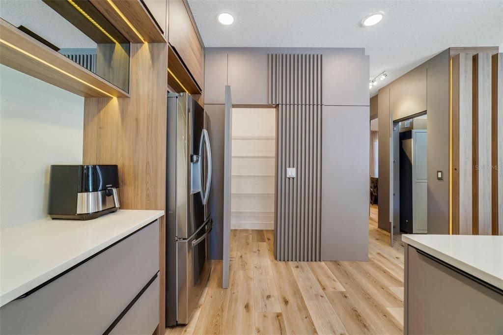 待售: $1,600,000 (5 贝兹, 4 浴室, 3904 平方英尺)