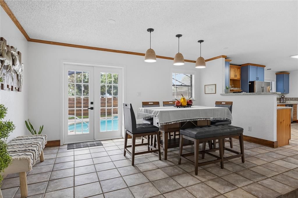 En Venta: $790,000 (5 camas, 3 baños, 2345 Pies cuadrados)