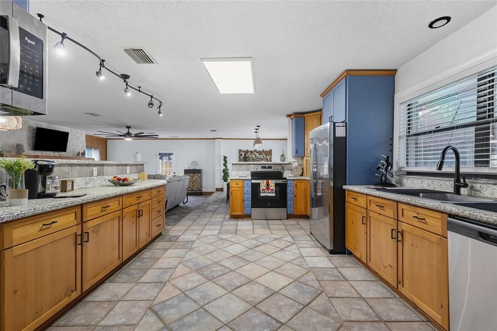 En Venta: $790,000 (5 camas, 3 baños, 2345 Pies cuadrados)