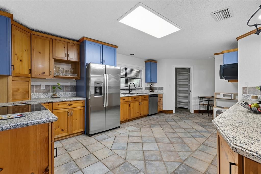 En Venta: $790,000 (5 camas, 3 baños, 2345 Pies cuadrados)