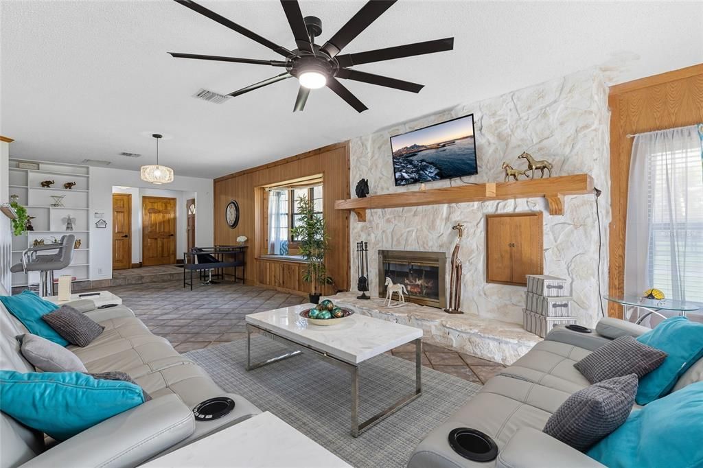 En Venta: $790,000 (5 camas, 3 baños, 2345 Pies cuadrados)