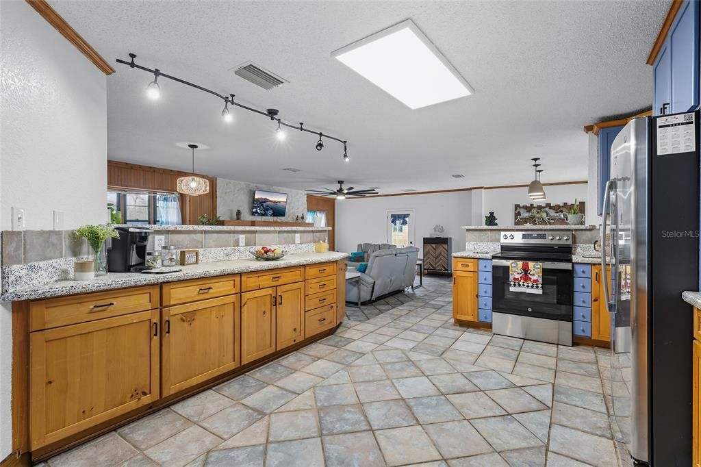 En Venta: $790,000 (5 camas, 3 baños, 2345 Pies cuadrados)