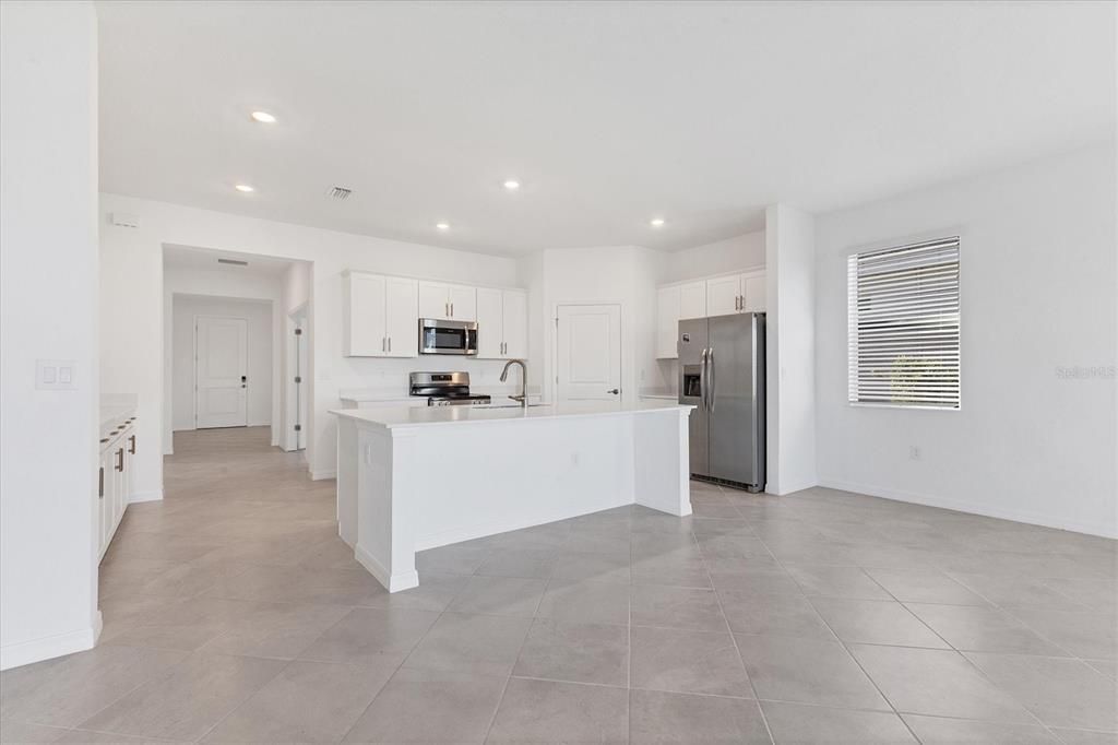 For Rent: $3,000 (3 beds, 3 baths, 2214 Square Feet)