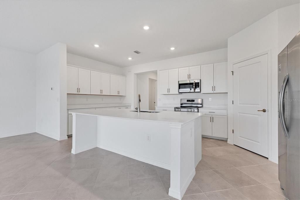 For Rent: $3,000 (3 beds, 3 baths, 2214 Square Feet)