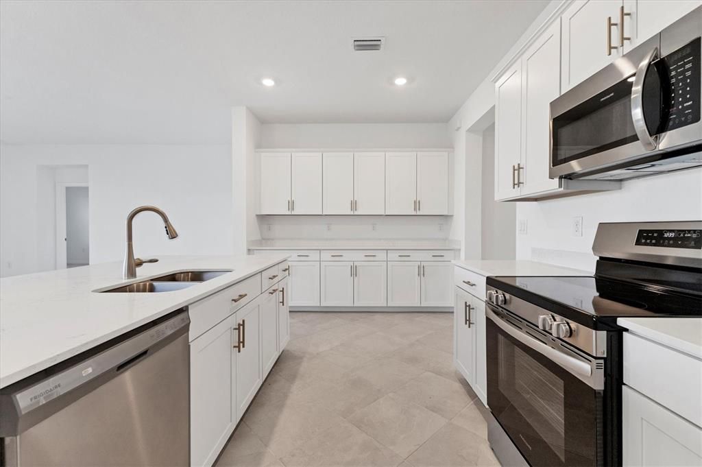 For Rent: $3,000 (3 beds, 3 baths, 2214 Square Feet)