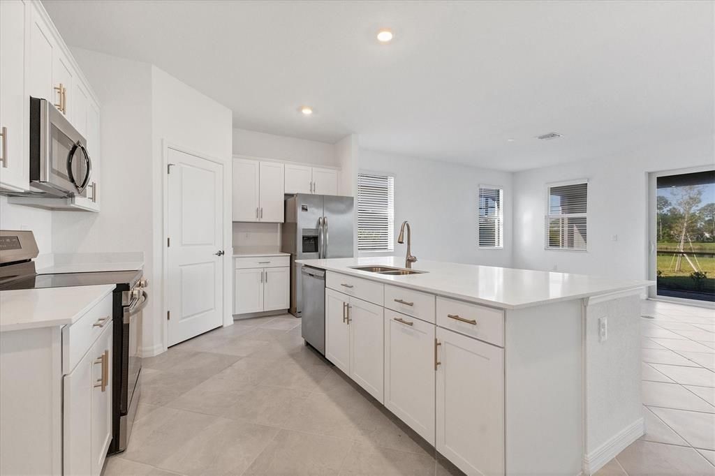 For Rent: $3,000 (3 beds, 3 baths, 2214 Square Feet)