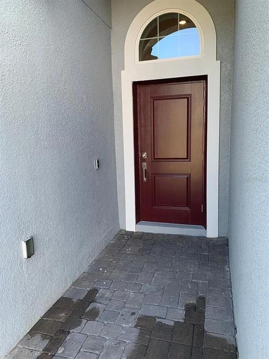 合同活跃: $2,200 (4 贝兹, 3 浴室, 2032 平方英尺)