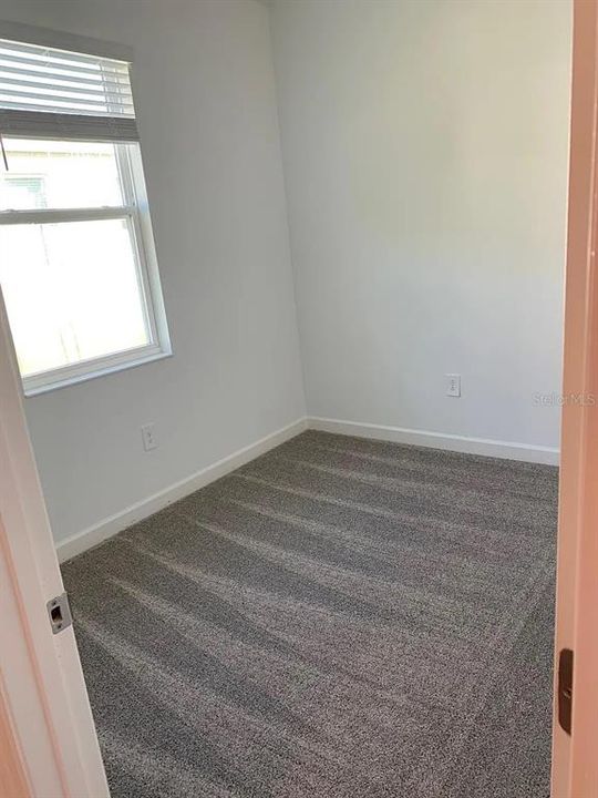 合同活跃: $2,200 (4 贝兹, 3 浴室, 2032 平方英尺)