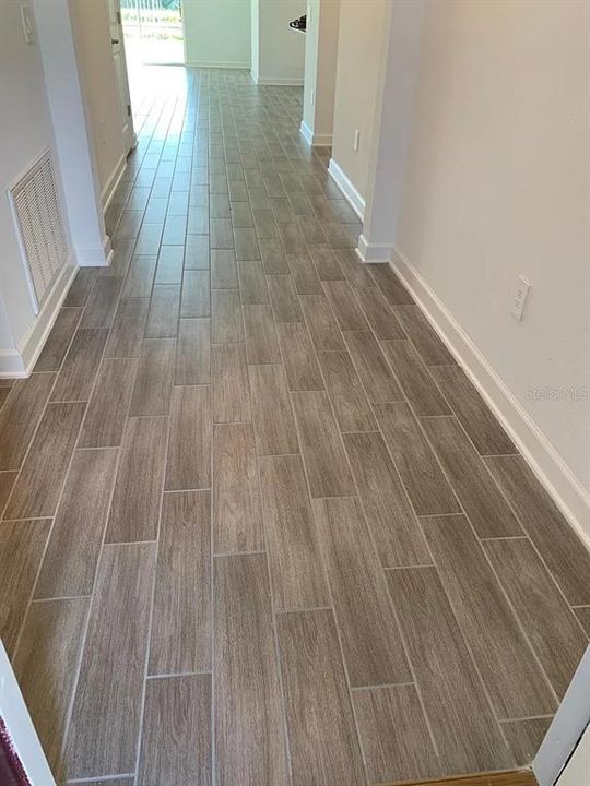 合同活跃: $2,200 (4 贝兹, 3 浴室, 2032 平方英尺)