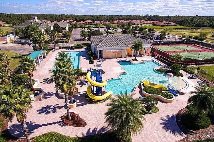 合同活跃: $2,200 (4 贝兹, 3 浴室, 2032 平方英尺)