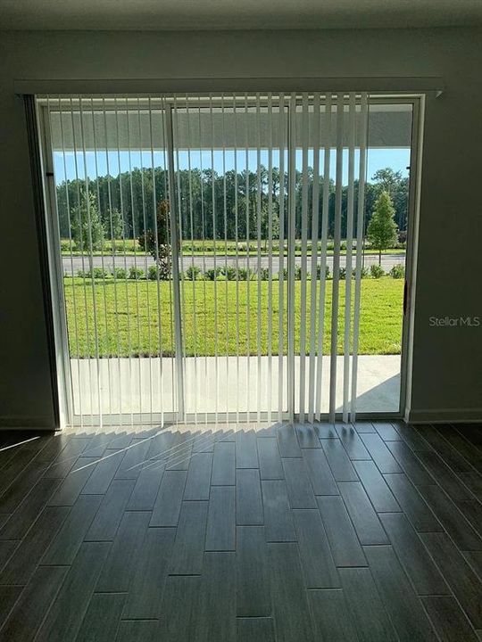 合同活跃: $2,200 (4 贝兹, 3 浴室, 2032 平方英尺)