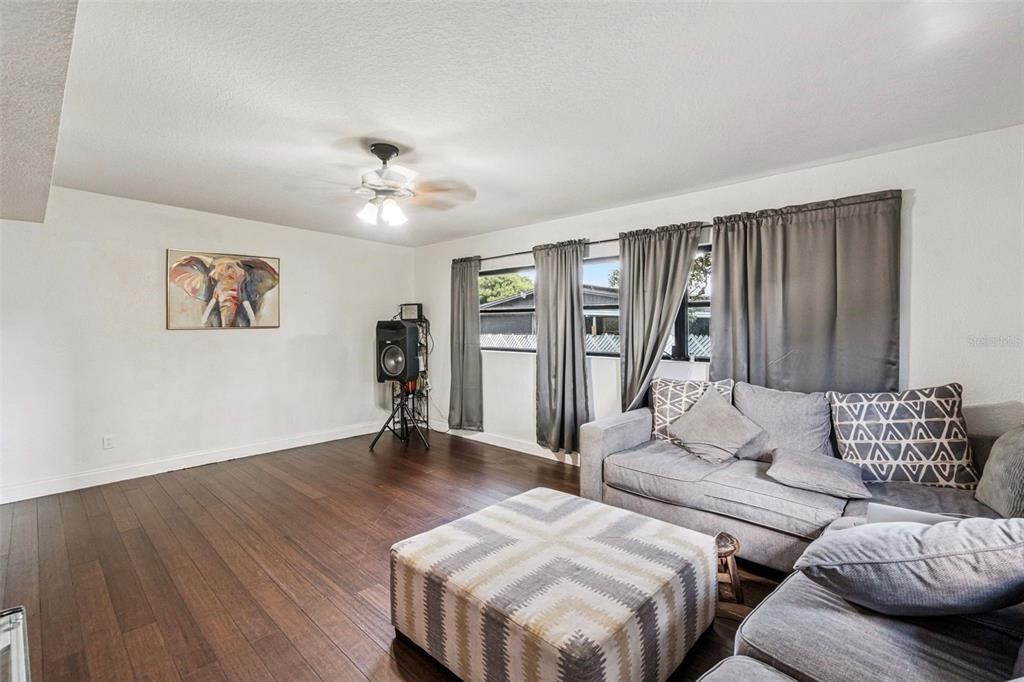 En Venta: $420,000 (3 camas, 2 baños, 1782 Pies cuadrados)