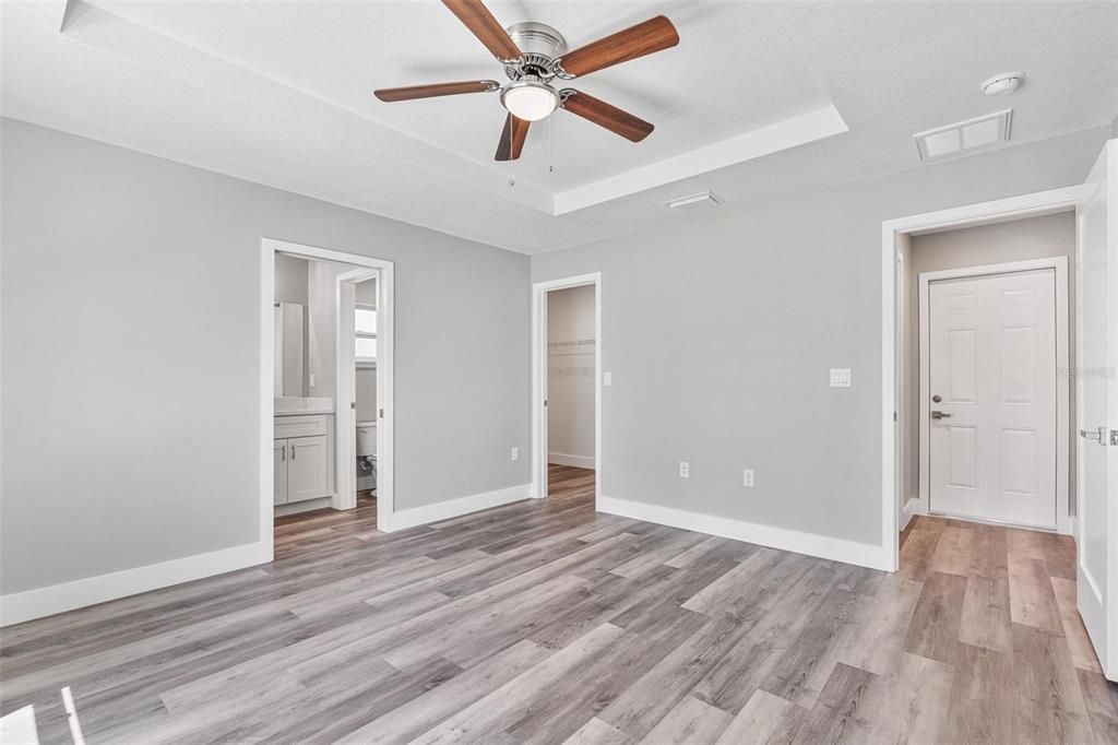 Active With Contract: $259,900 (3 beds, 2 baths, 1338 Square Feet)