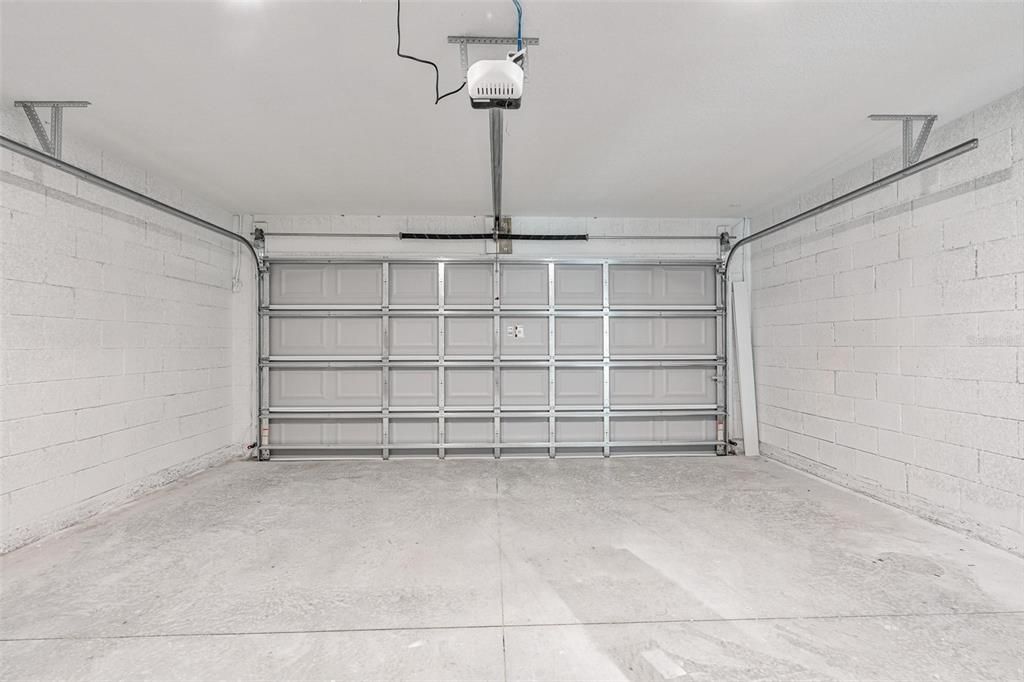 Active With Contract: $259,900 (3 beds, 2 baths, 1338 Square Feet)