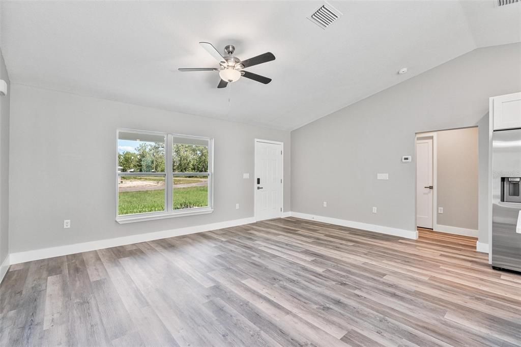 Active With Contract: $259,900 (3 beds, 2 baths, 1338 Square Feet)