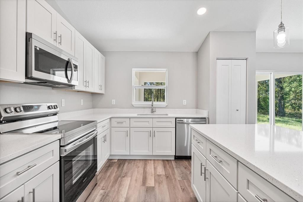 Active With Contract: $259,900 (3 beds, 2 baths, 1338 Square Feet)