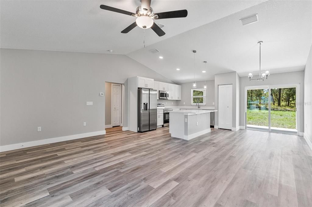 Active With Contract: $259,900 (3 beds, 2 baths, 1338 Square Feet)