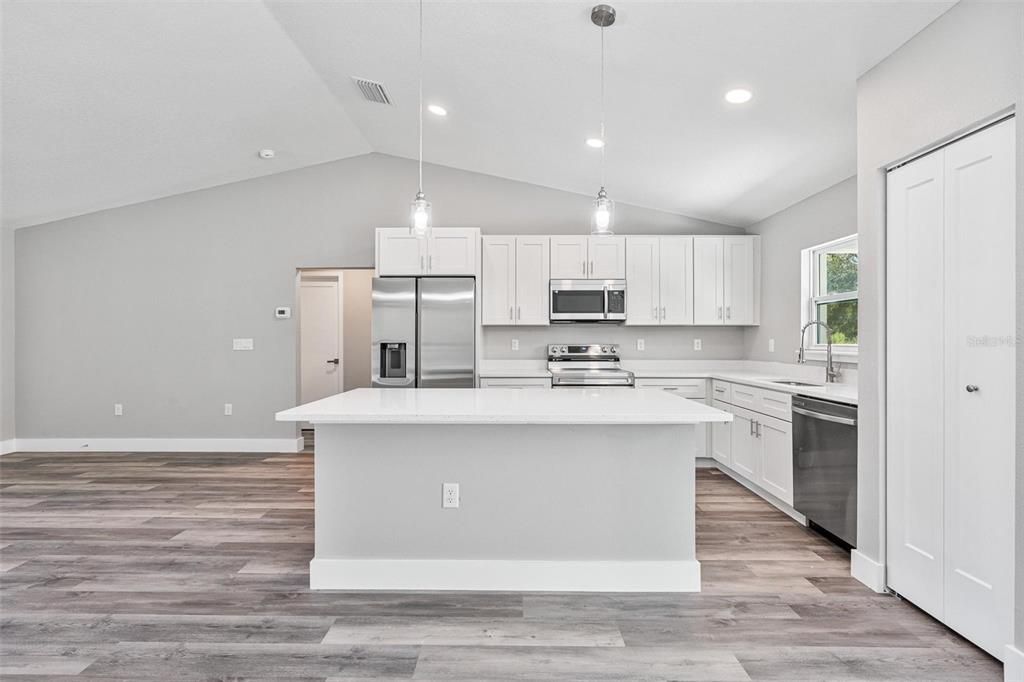Active With Contract: $259,900 (3 beds, 2 baths, 1338 Square Feet)